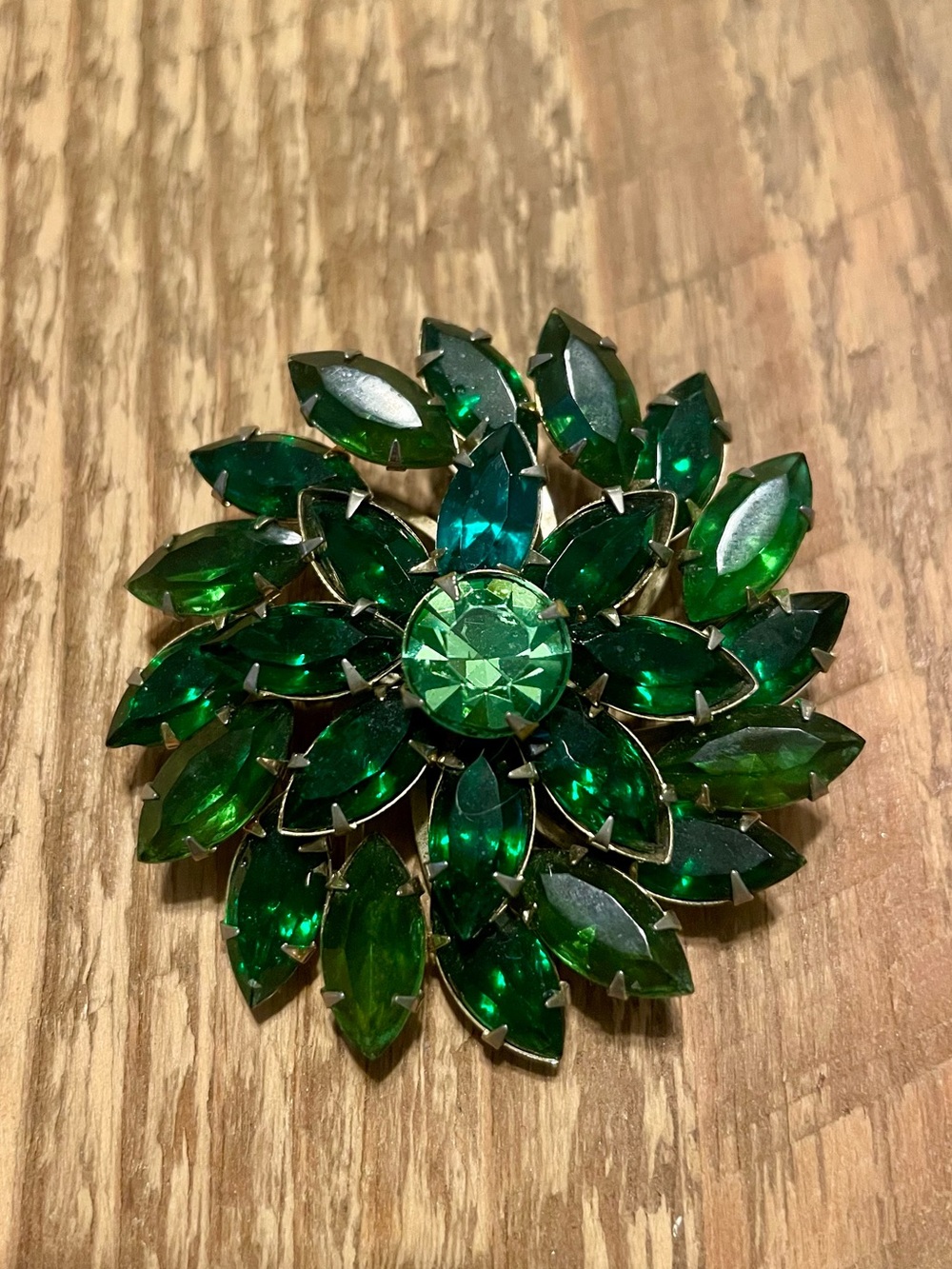 Vintage 1950’s green cut glass rhinestone floral brooch